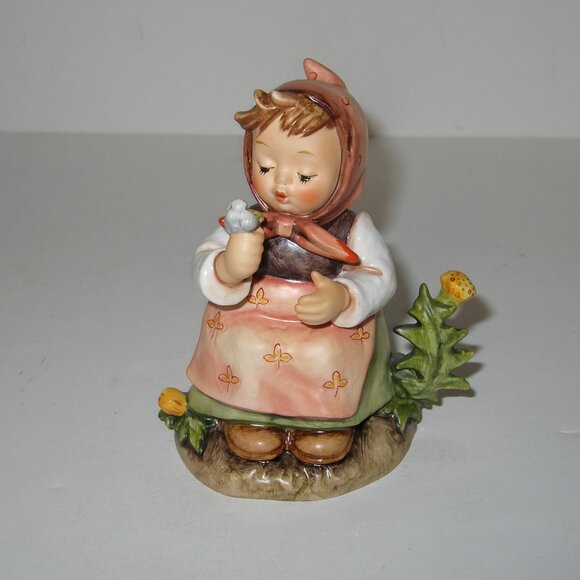 Goebel Hummel Figurine "Make a Wish" #475  TMK6 4.5" Tall NICE Sitting Girl - Picture 1 of 6